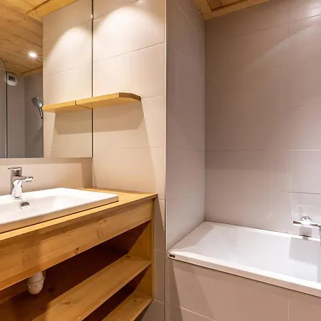 Apartment Meribel Mottaret : 2 Ch, Terrasse, Acces Piste, Au Coeur Du Quartier Du Laitelet - Fr-1-355-167